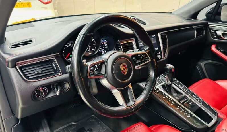 
Porsche Macan full									
