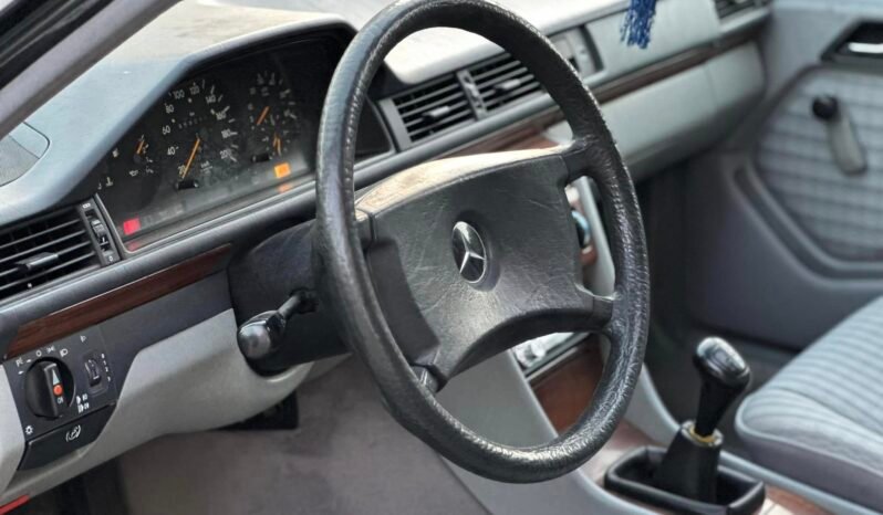 Mercedes Classe E 250d 1994 full