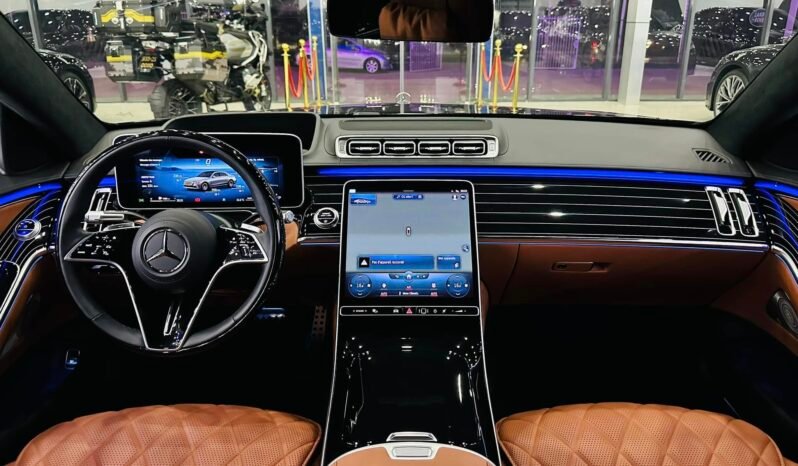 
Mercedes Benz Classe S580 AMG full									