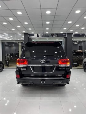 Toyota LAND Cruiser VXR 2021