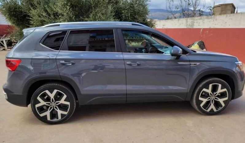 
Volkswagen Taos Canadien full									